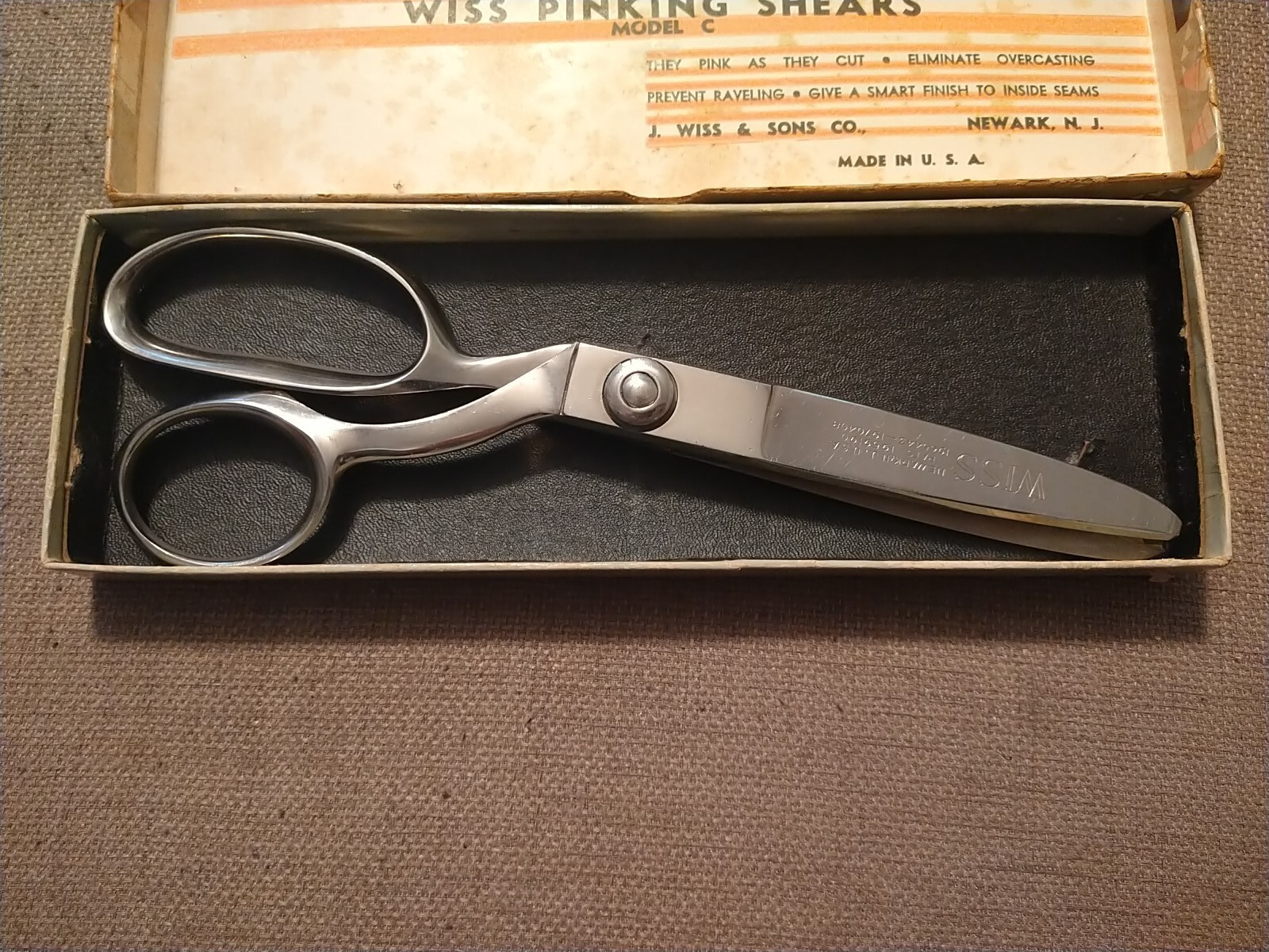 VINTAGE 1940’s WISS PINKING SHEARS SCISSORS MODEL C Original Box Full