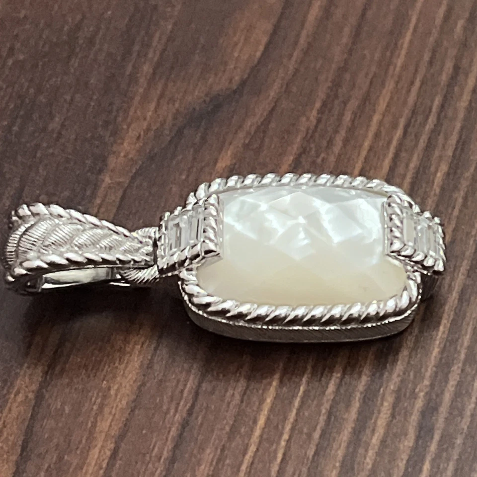 Colgante potenciador de torsión de cable madreperla Judith Ripka de plata esterlina Foto 4 de 4