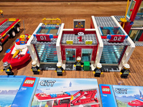 LOT OF 2 LEGO CITY FIRE STATION 7208 & OFF ROAD FIRE TRUCK & FIRE BOAT 7213