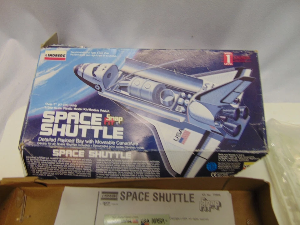 1995 Lindberg Snap Fit Space Shuttle w/ moveable canadarm #72566 USA in box - Image 4 of 4