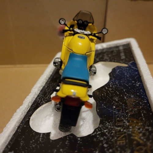 - Minichamps moto 1/24 B M W - RS 1100 Jaune, SELLE bleu turquoise - Foto 6 di 13