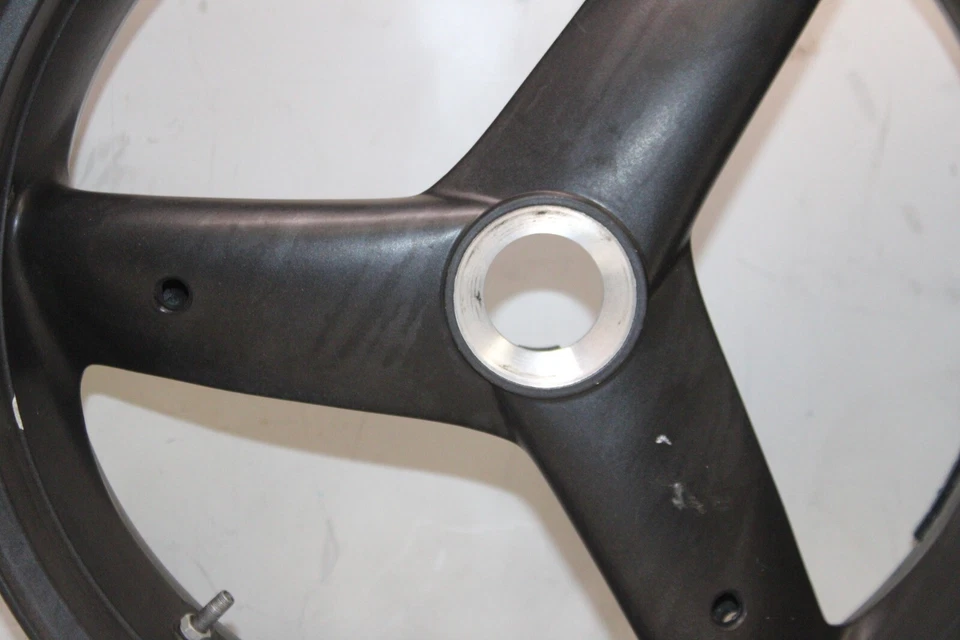 Llanta trasera Triumph Speed Triple T509 1999 OEM Foto 2 de 4