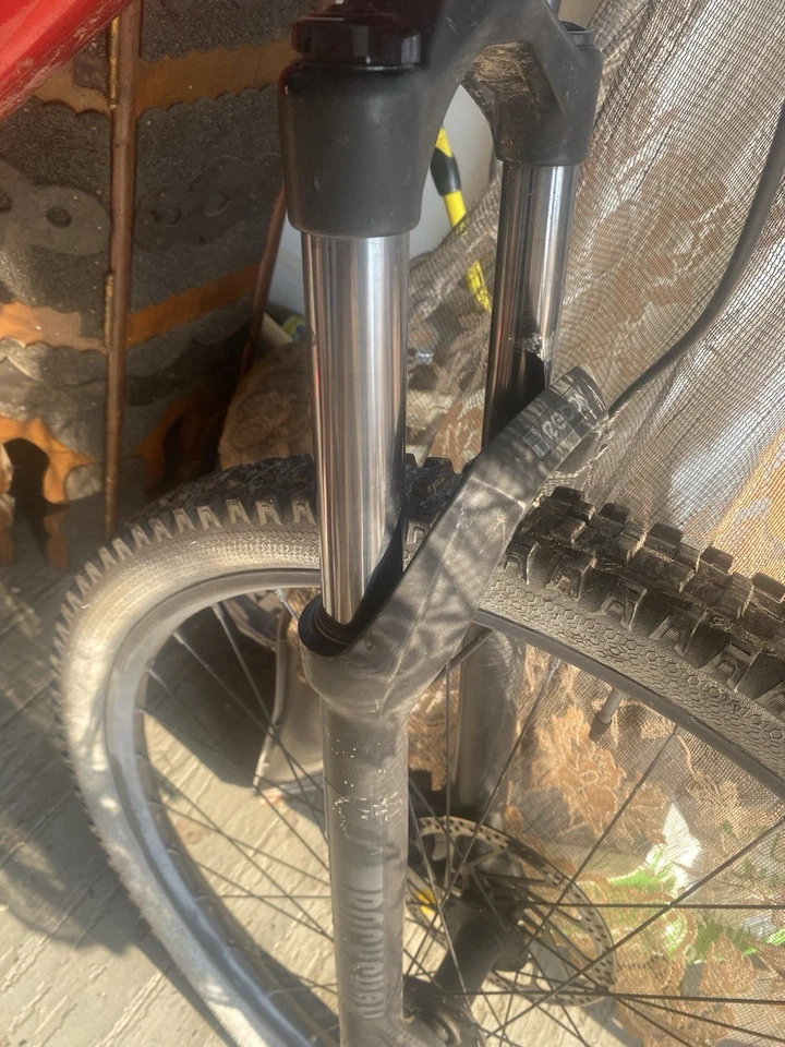 Fluido de suspensión para bicicleta de montaña Norco Fluid FS 20 tiene un tubo pop en la parte delantera Foto 3 de 4