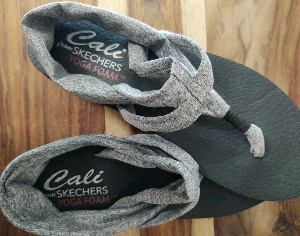 🧘🏻Skechers Cali Studio Yoga Espuma Gris Chanclas Para Mujer 10M Foto 2 de 4