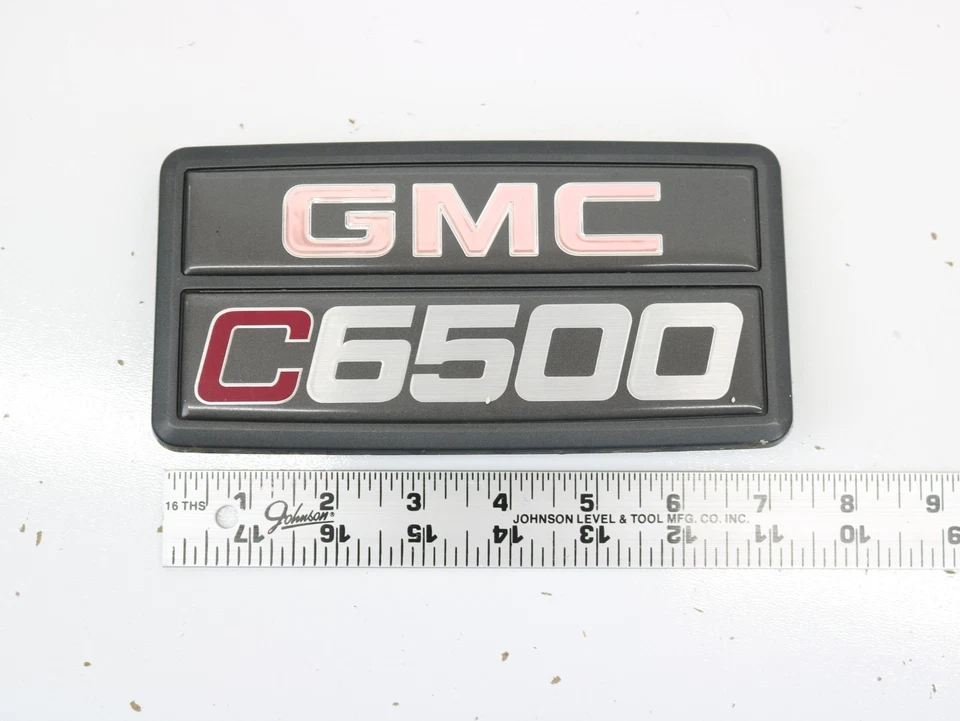 2001 GMC C6500 Topkick Original Fender Emblem Foto 3 de 4