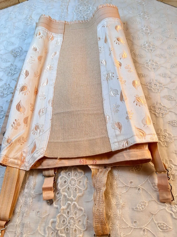 Corsé estilo faja vintage RENGO base rosa melocotón Foto 2 de 4