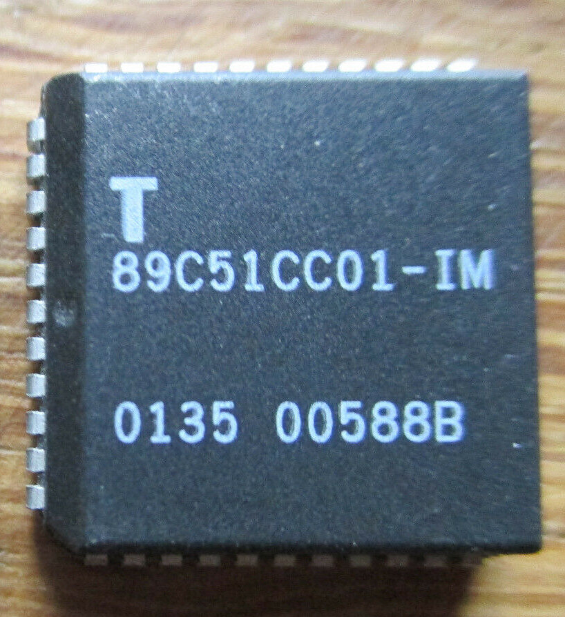 Boîtier T89C51CC01-IM avec interface CAN 2.0B pour système embarqué