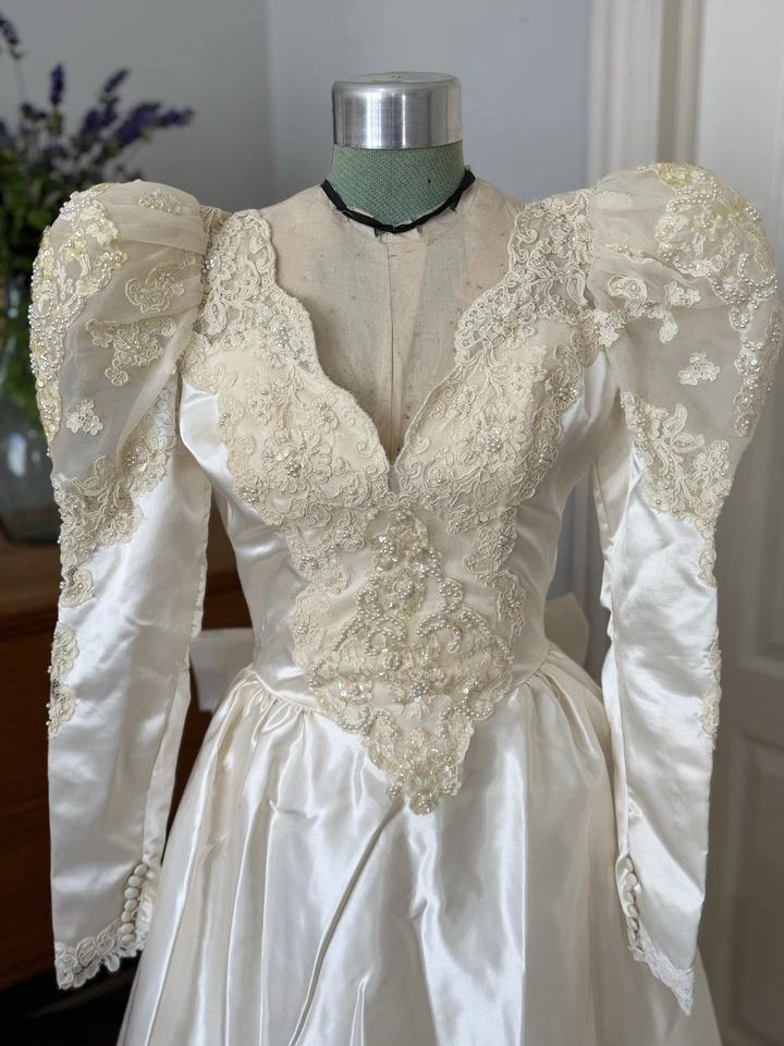 Vintage 1980s Satin & Lace Wedding Dress with Long Train and Bow Back - Image 2 of 4