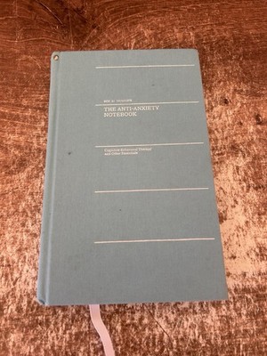 The Anti-Anxiety Notebook: Cognitive Behavioral Therapy and Other Essentials HC