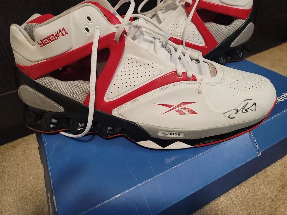 Zapatos de juego de la NBA Yao Ming autografiados firmados Houston Rockets Reebok Beckett certificado de autenticidad Foto 3 de 4