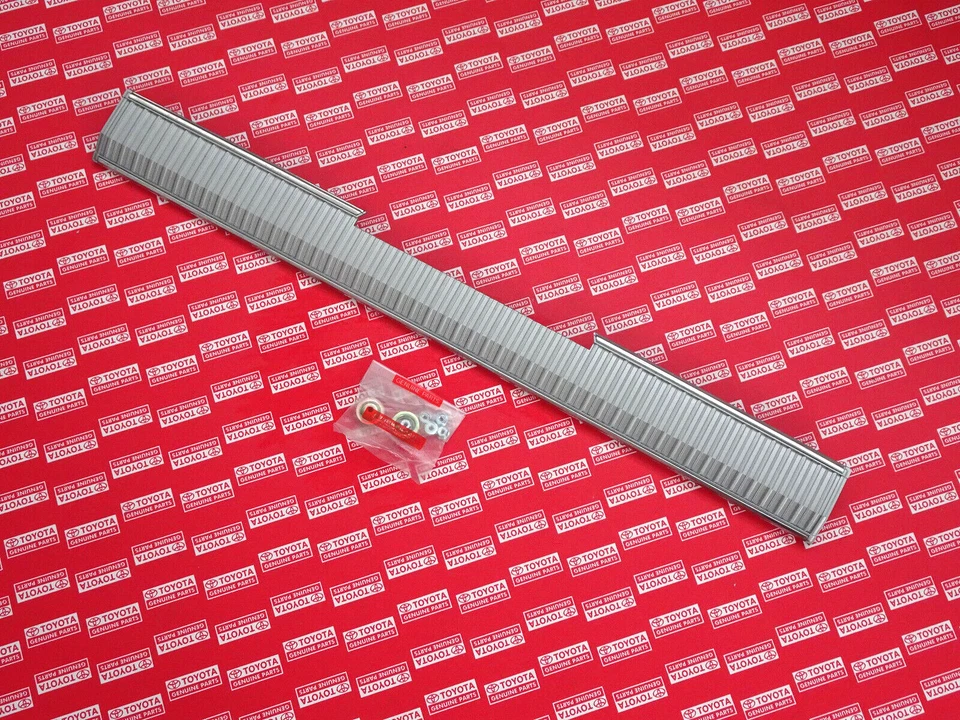 1970 1971 1972 1973 1974 1975 Toyota Carina TA12 Rear Center Molding - Image 3 of 4