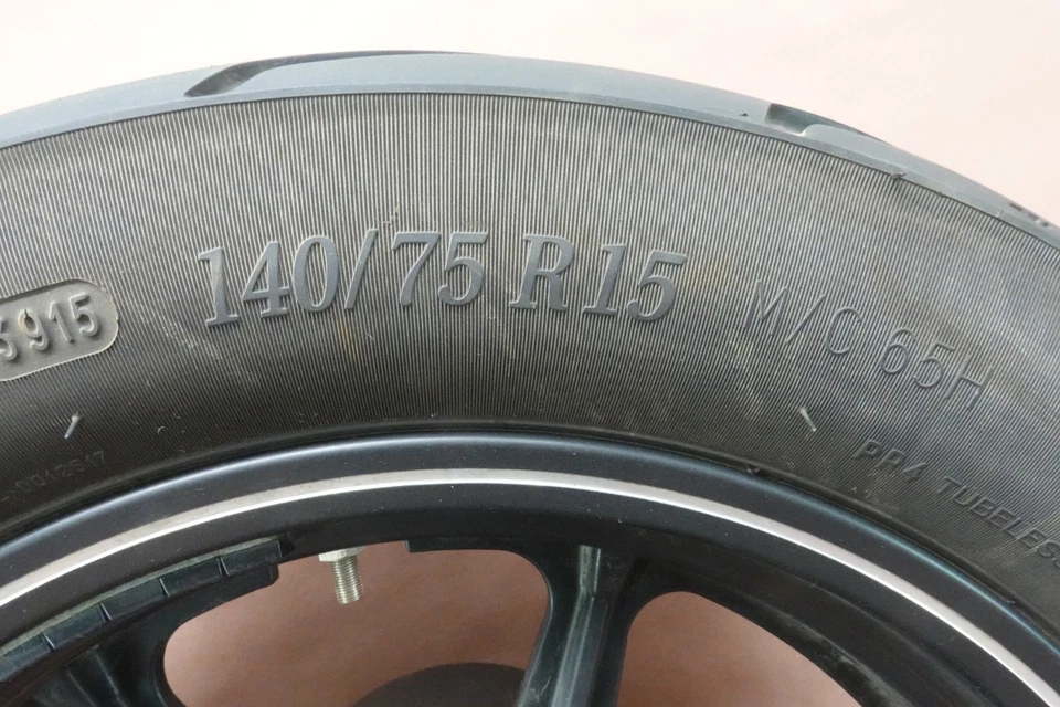 Harley-Davidson Street Rod 750 XG750A 2014-2016 llanta trasera neumático 140/75 R15 Foto 3 de 4