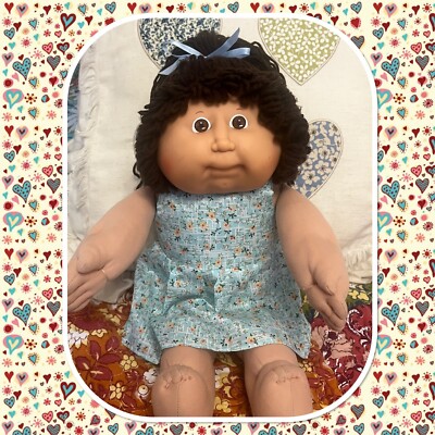 Lovely Cabbage Patch Kids Mädchen Puppe HM16 Serious Face braune Haare Augen