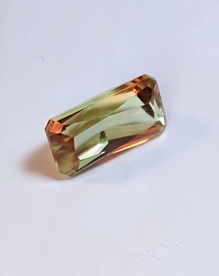 PIEDRA PRECIOSA DIÁSPORA ORIGINAL CAMBIO DE COLOR, 100% NATURAL, SIN TRATAR 2,85 CRTS PAVO Foto 2 de 4