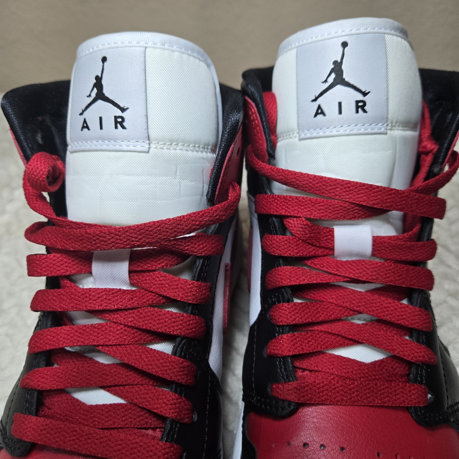 Nike Air Jordan Womens Air Jordan 1 Mid Alternate Bred Toe BQ6472-079 Size 9 thumbnail 7