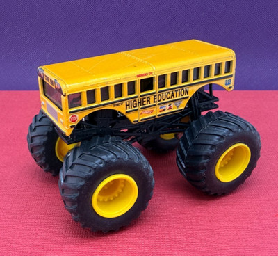 Hot Wheels   Monster Jam   Higher Education - 2015 Die-Cast Trucks 1:64