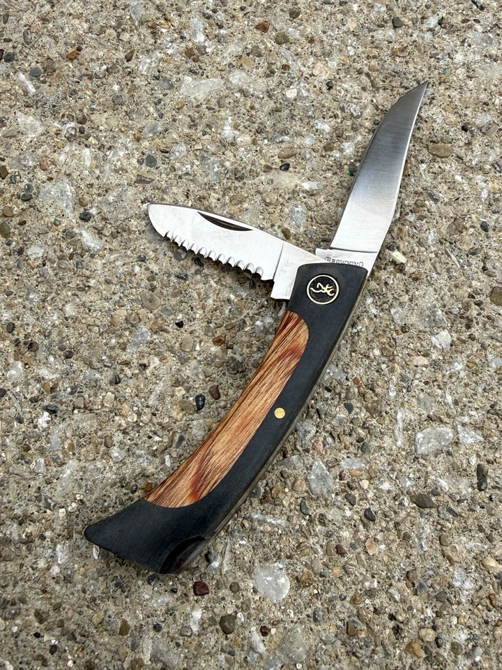 Navaja de Bolsillo Plegable Browning Peso Pluma Modelo 807 Peces y Pájaros con Funda y Caja Foto 2 de 4