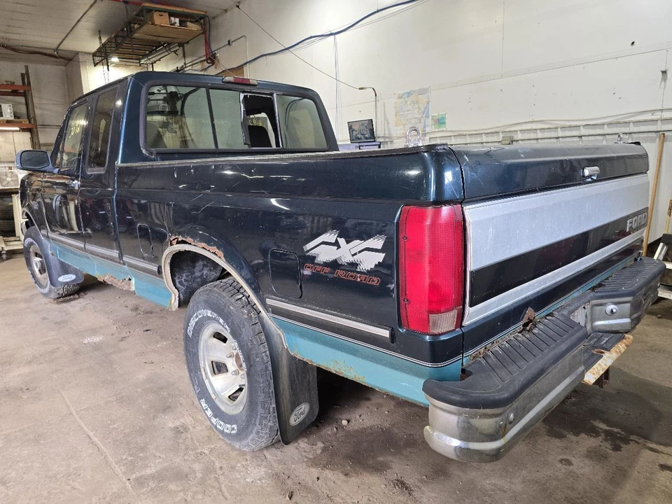 Luz trasera del conductor de 8501 PBV rectangular para camioneta Ford F250 90-97 640543 Foto 4 de 4