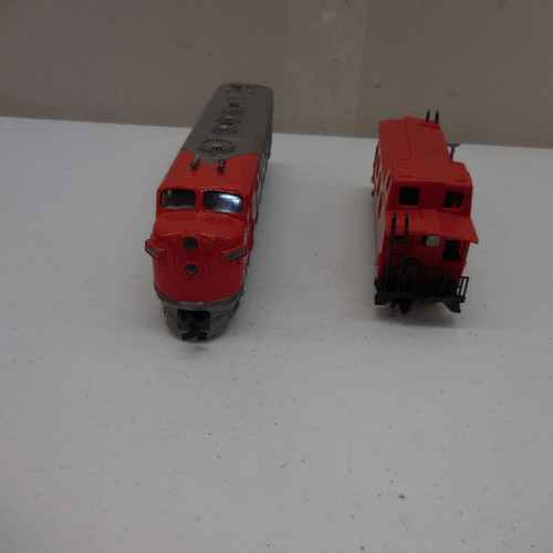 HO Scale Bachman SANTA FE #307 Diesel Locomotive Engine & Caboose Model Train