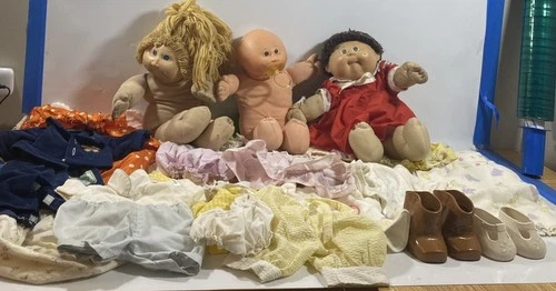 Vintage Lot Of Cabbage Patch Dolls, Clothes, Accessories - Needs Cleaned
