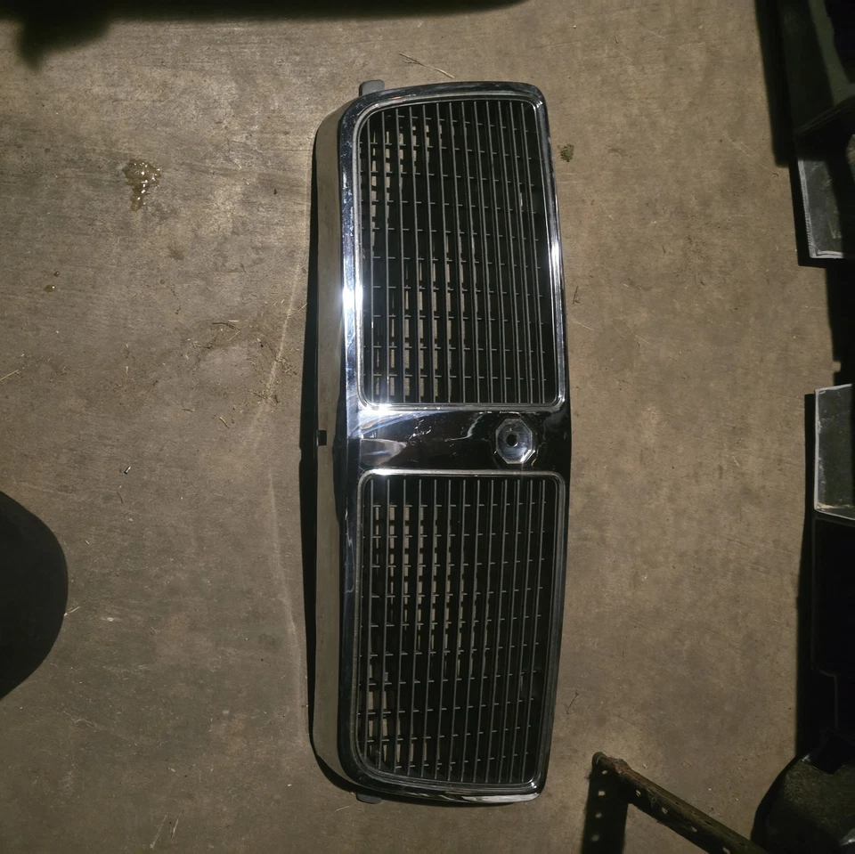 Marco de rejilla cromado para 85-87 GRAND AM 110453 Foto 2 de 4