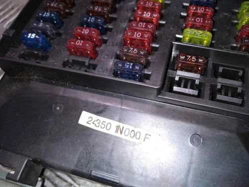 243501N000F Porta Fusibili per NISSAN ALMERA (N15) Competence (1998) 1996 456074 - Foto 2 di 3
