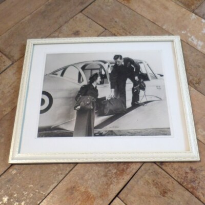 1940er oder 50er Jahre Original Periode Foto RAF Percival Lehrling Trainer mit Pilot und WAAF
