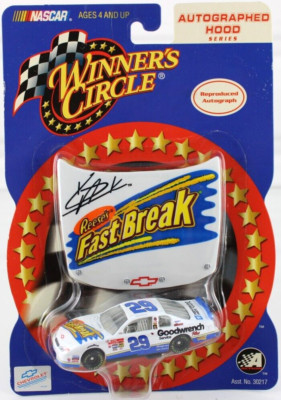 VINTAGE NASCAR KEVIN HARVICK 2002 REESES FAST BREAK CAR WITH HOOD DIE CAST 1:64