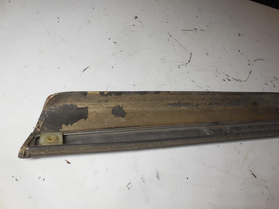 Moldura puerta trasera derecha 84-93 mercedes-benz w201 190d 190e 2016901862 Foto 4 de 4