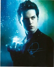 Secret Circle Thomas Dekker Autographed 8x10 Photo COA