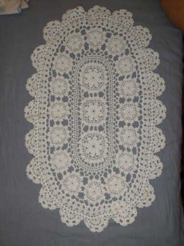 Vintage FLORAL DOILEY White Crocheted Tatting 42CM Oval DELICATE COTTON WORK 104 - Picture 1 of 6