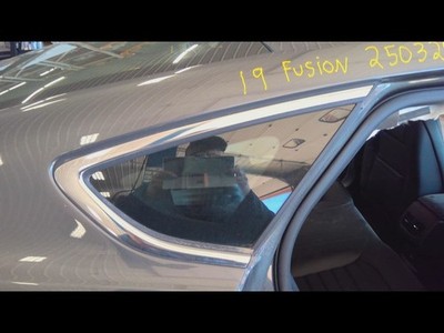 (LOCAL PICKUP ONLY) Passenger Quarter Glass Chrome On Top And Bottom Fits 13-20 