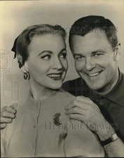 Press Photo Actor Robert Sterling and Co-Star - sap63922