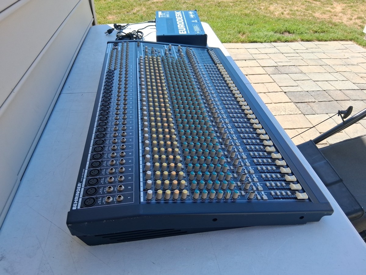 behringer eurodesk mx3282a 32 channel ANALOG mixer with Power