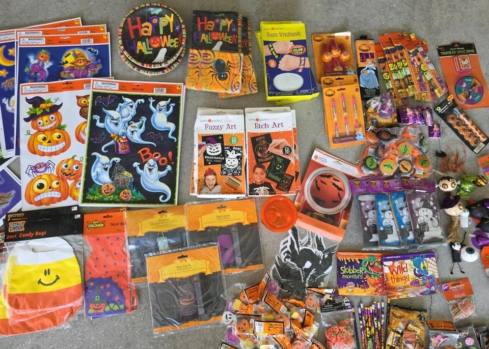 Lote de Halloween Suministros de Fiesta para Niños Truco o Trato Bolsas de Regalos Lápices para Maestros  Foto 3 de 4