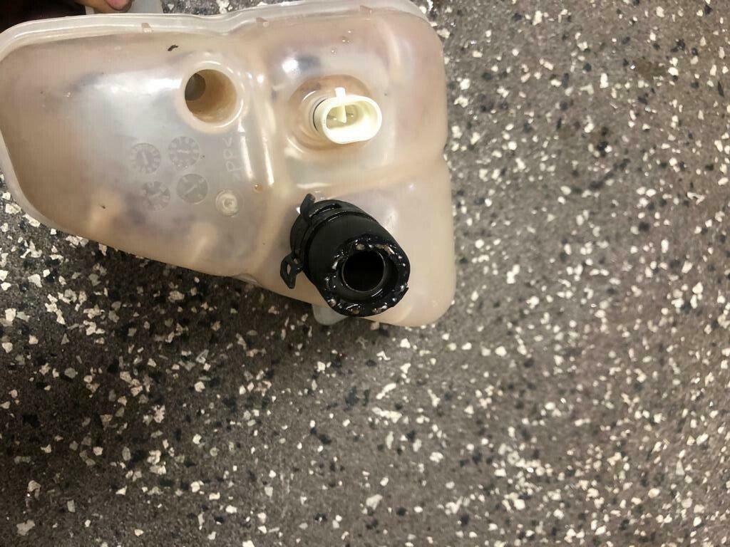 07 08 09 10 PONTIAC G6 Coolant Reservoir Radiator Overflow Tank Bottle