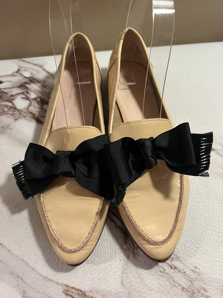 Mocasines KATE SPADE NEW YORK Cosetta Too Pointed Too Pointed Too Bow Talla 6 M charol Foto 2 de 4