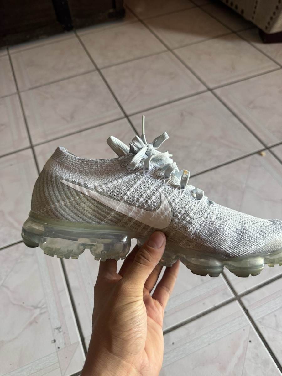 Nike Air VaporMax Flyknit Pure Platinum Men’s Low Top Lace-Up Sneaker 849558-004 — product photo 3 of 7