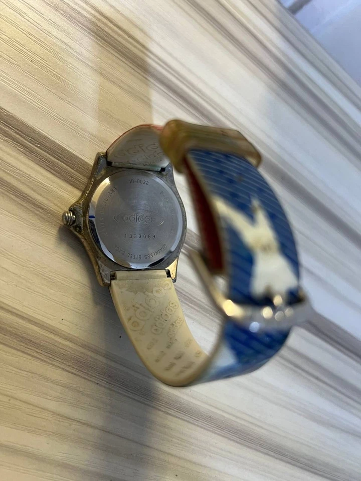 Reloj Adidas Vintage Esfera Estrellas | Correa Rojo Blanco Azul | Cuarzo Unisex Foto 3 de 4