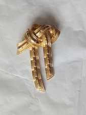 💙Vintage Signed Jewelcraft Gold Tone Knot Bow Twist Articulated Brooch💙