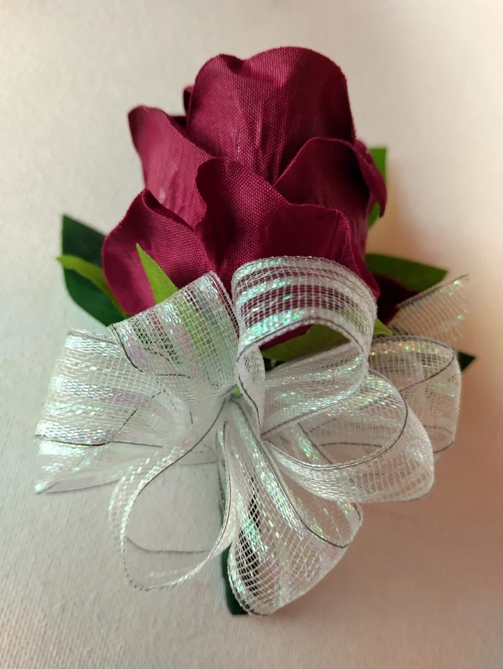 Juego de ramilletes y boutonniere hechos a mano Foto 3 de 3