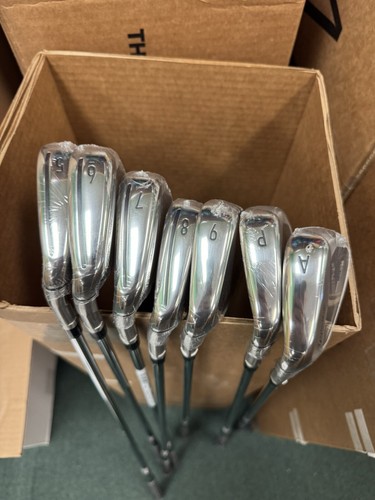 Left Handed Taylormade Men's Golf Clubs SIM 2 Max Iron Set 5-AW Steel Regular - Picture 8 of 8
