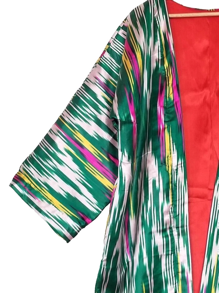TRADITIONAL CENTRAL ASIAN UZBEK IKAT DESIGN KHAN ATLAS CHAPPAN (ROBE) - M/L - Image 4 of 4