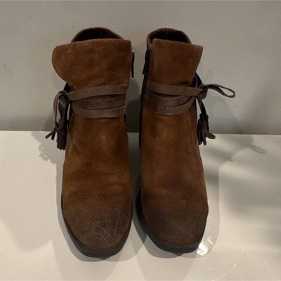 b.o.c Women s Brown Suede Ankle Bootie Round Toe Side Zip Tassel Size 8.5