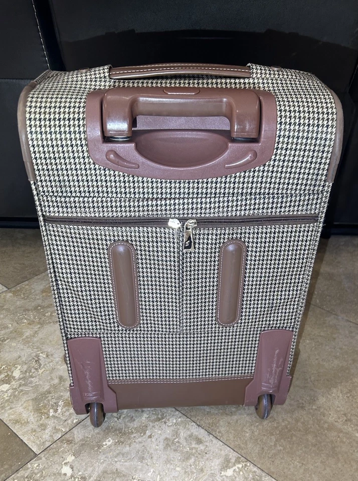 London Fog Oxford III 可扩展橄榄滚轮行李箱 — 第 4/4 张图片