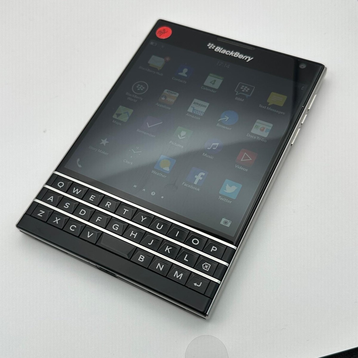 BlackBerry Passport - Black Unlocked 4G Smartphone - Excellent