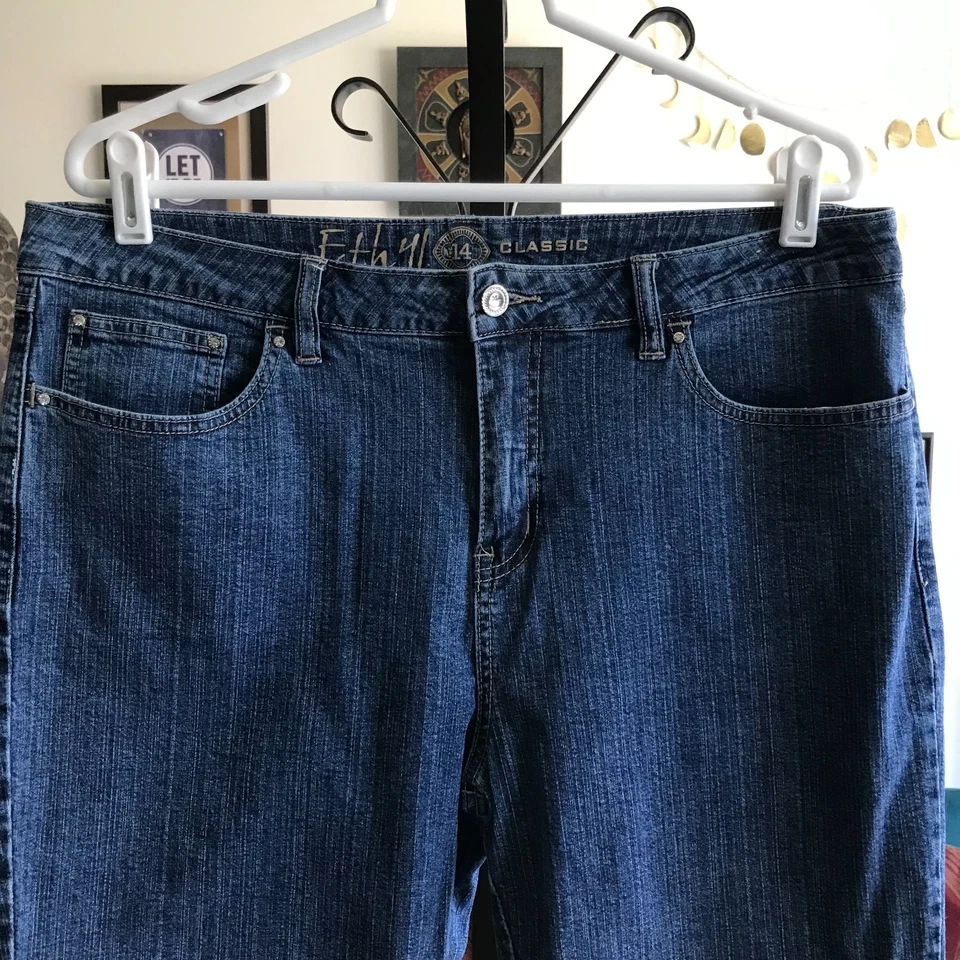 Pantalones de mezclilla recortados ETHYL clásicos talla 14 azul elástico ojales y cristales Foto 2 de 4