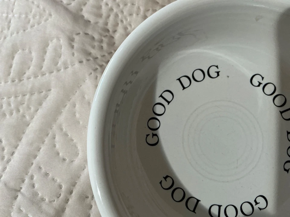 Plato Fiesta Small Good Dog perro. Foto 3 de 3