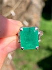 18ct gold 7.5ct natural emerald baguette cut diamond ring 7.5 grams