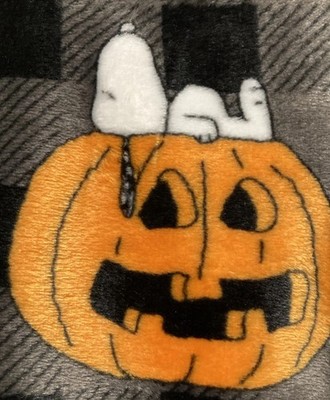 Peanuts Snoopy Berkshire 60x70 Plush Throw Pumpkin Doghouse Black Gray NWT